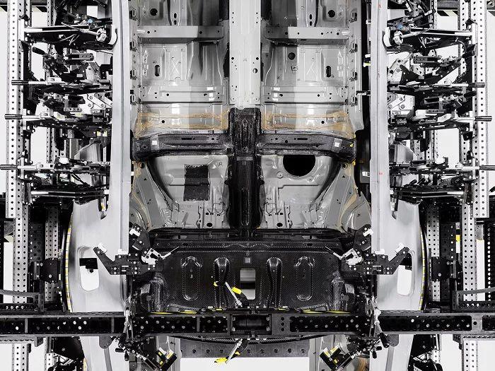 碳纖維材料重塑車身 Polestar 1的高性能模具與應用
